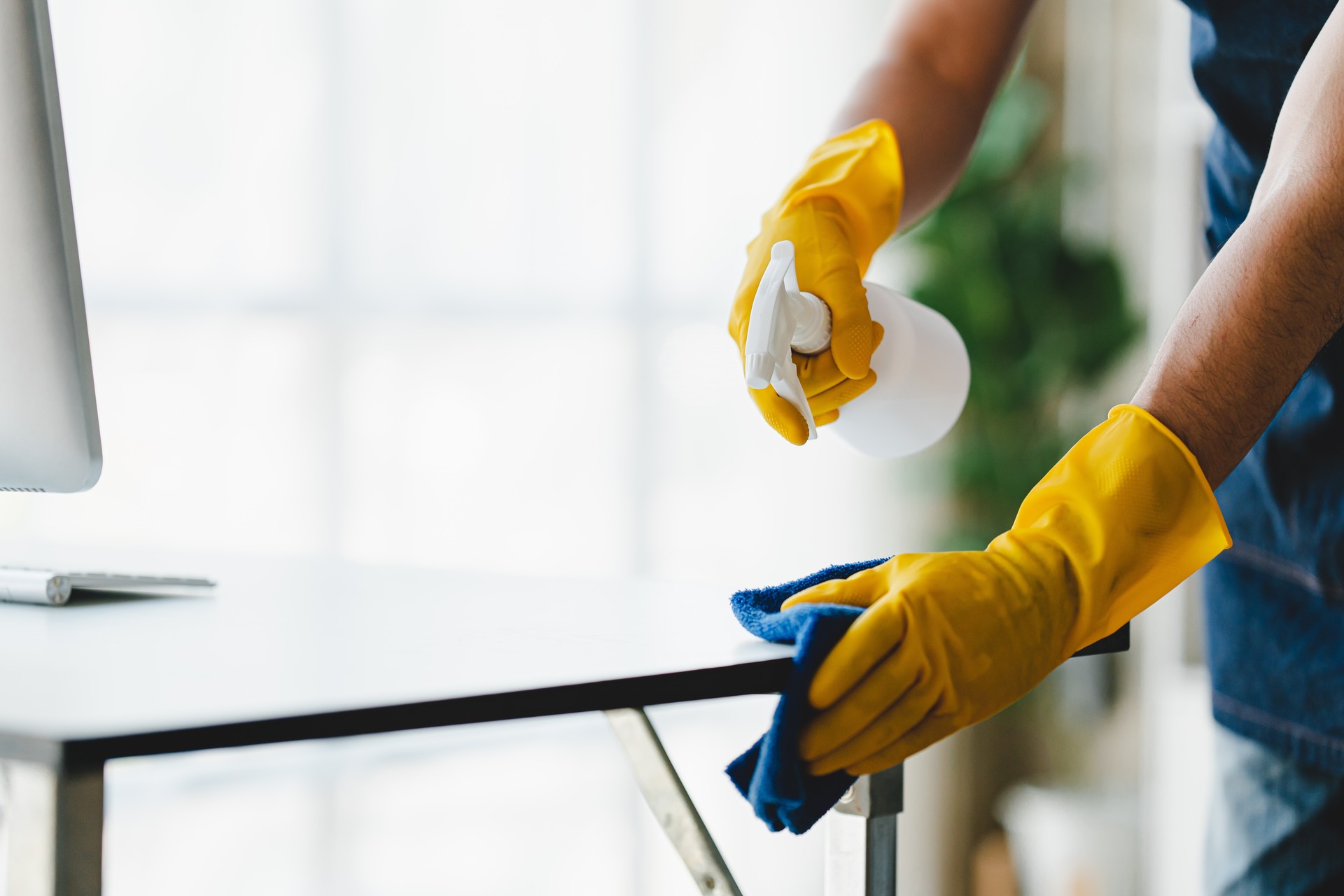 Cleaner cleaning table